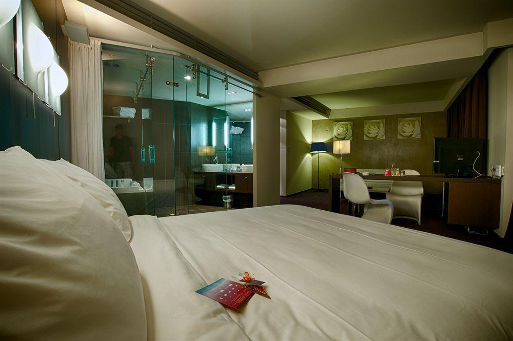 Le Rex Hotel Тарб Екстериор снимка