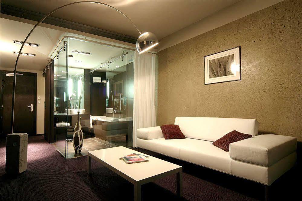 Le Rex Hotel Тарб Екстериор снимка